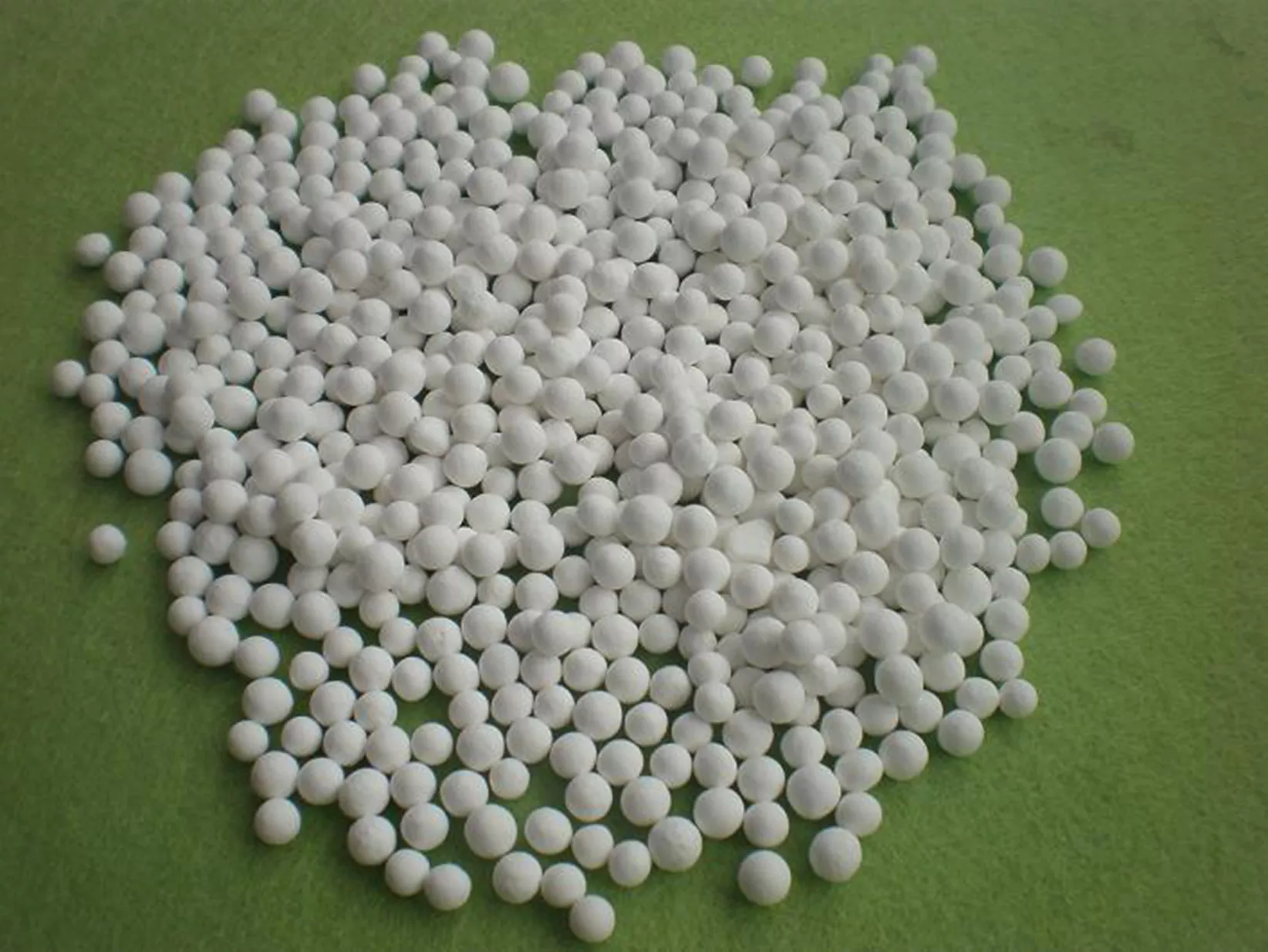 What is the Hardness of Ceramic Alumina Balls?