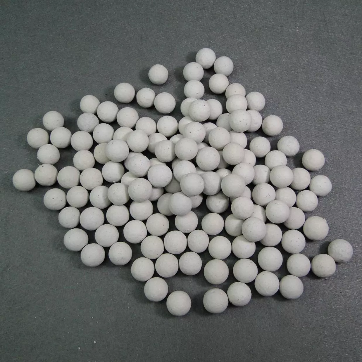 Can Ceramic Alumina Balls be Used in Wet Milling Applications?