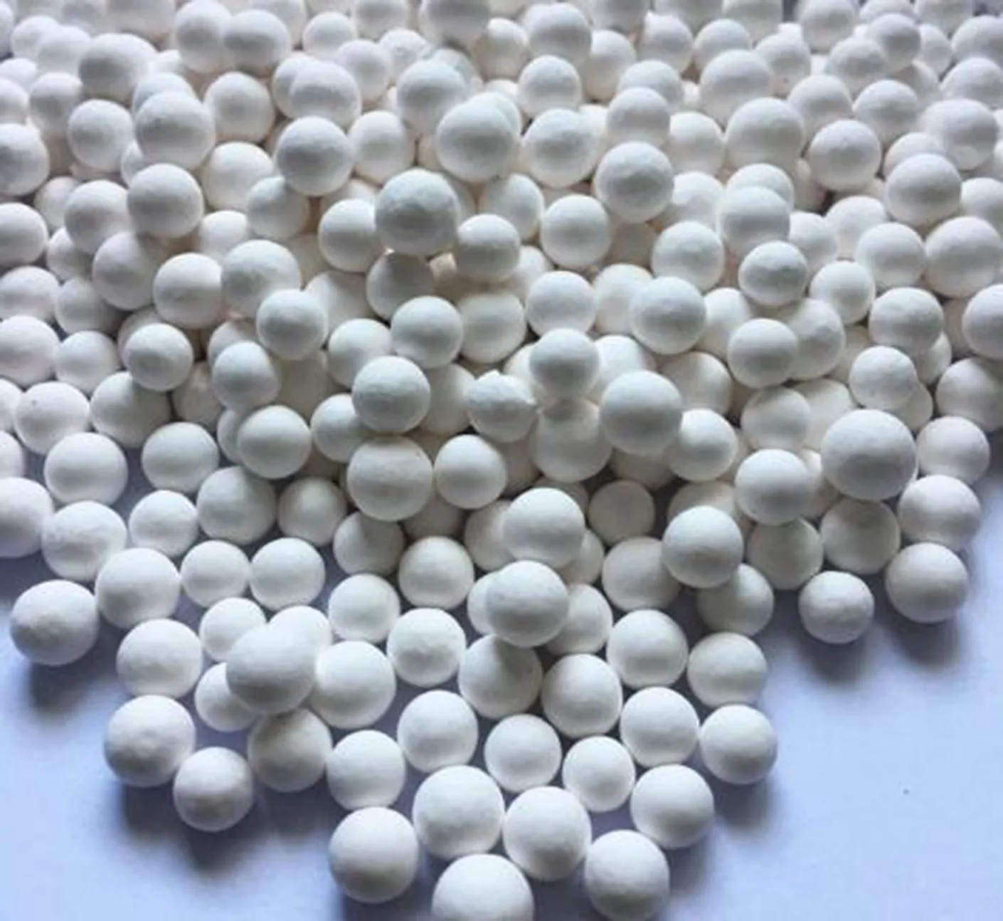 Are Ceramic Alumina Balls Suitable for Fine Grinding Applications?