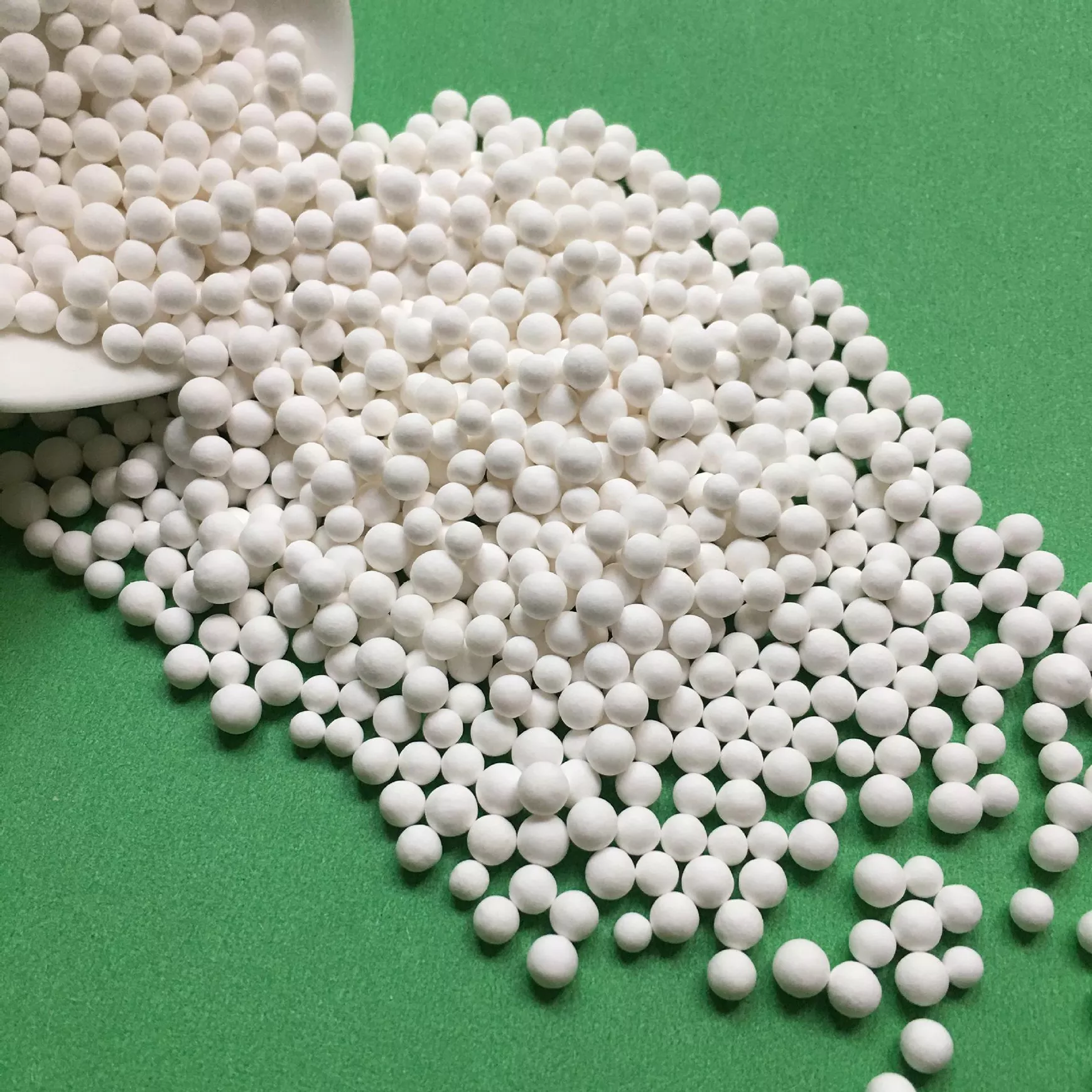 Can ceramic alumina balls be used for homogenization or mixing of materials?