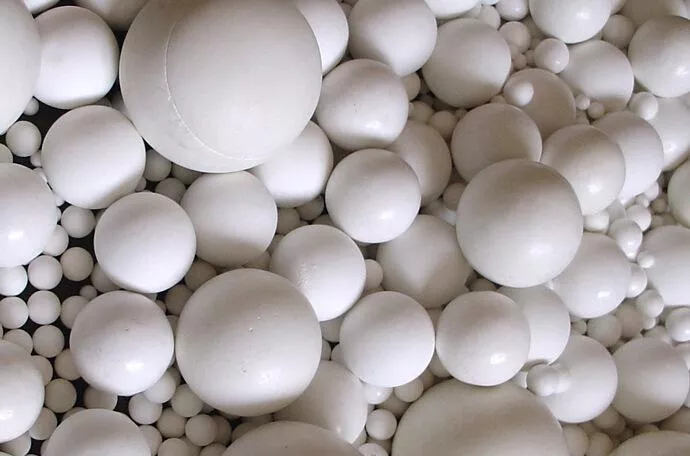 Are ceramic alumina balls suitable for pharmaceutical applications?