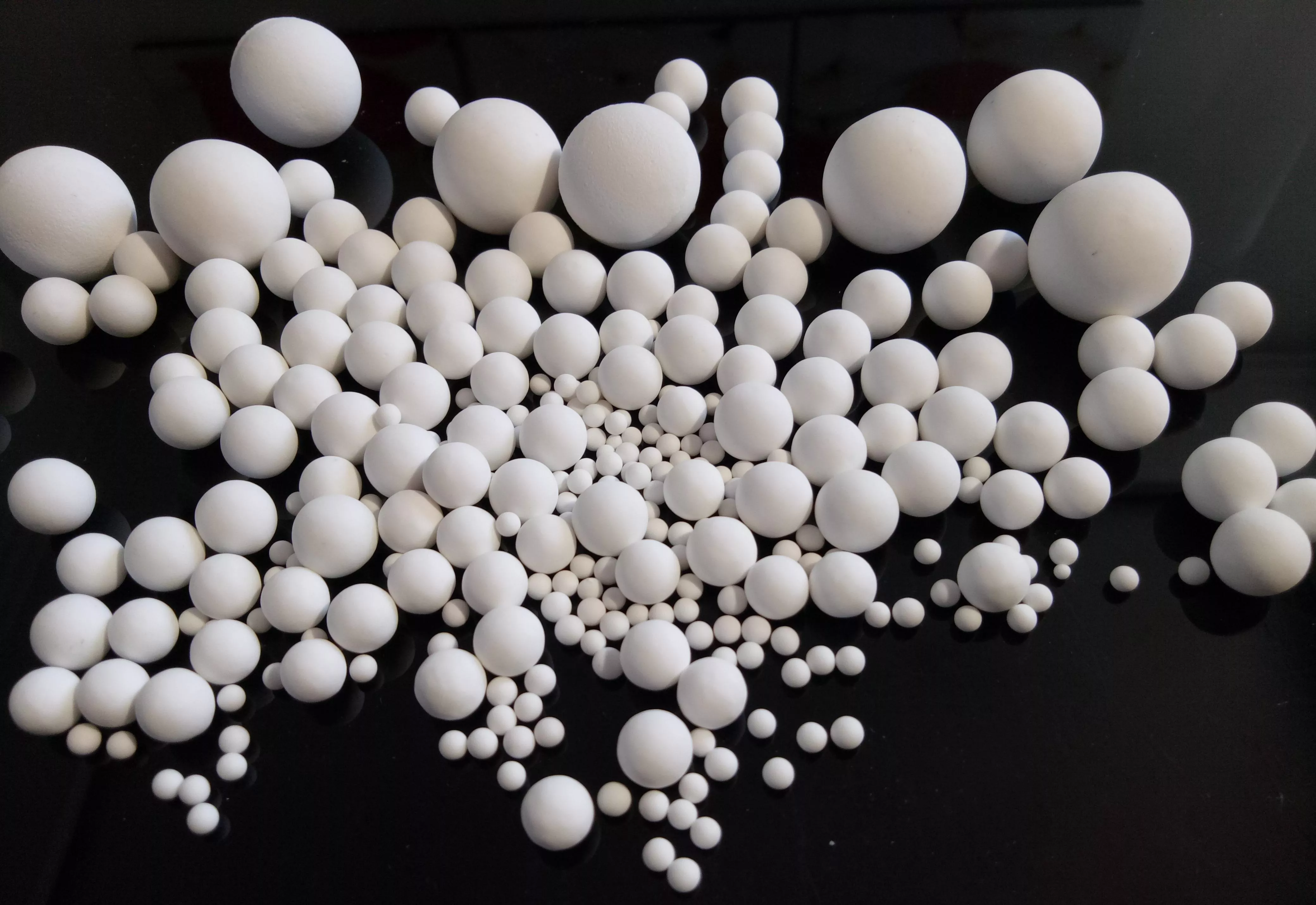 Are Ceramic Alumina Balls Compatible with Organic Solvents? Exploring Compatibility and Benefits