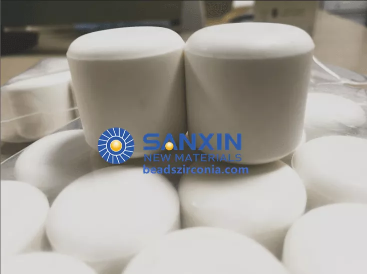 Ceramic wear-resistant liners